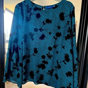 Blue dressy shirt with black flowers. Bows on arms. XXL